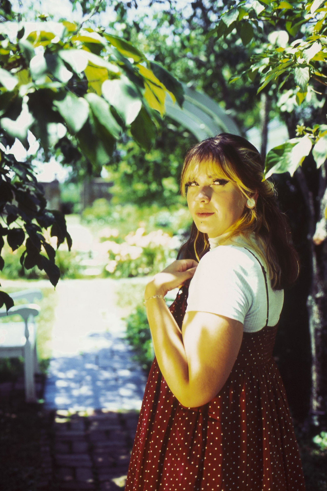 Fujifilm Velvia 100 - Natural garden setting