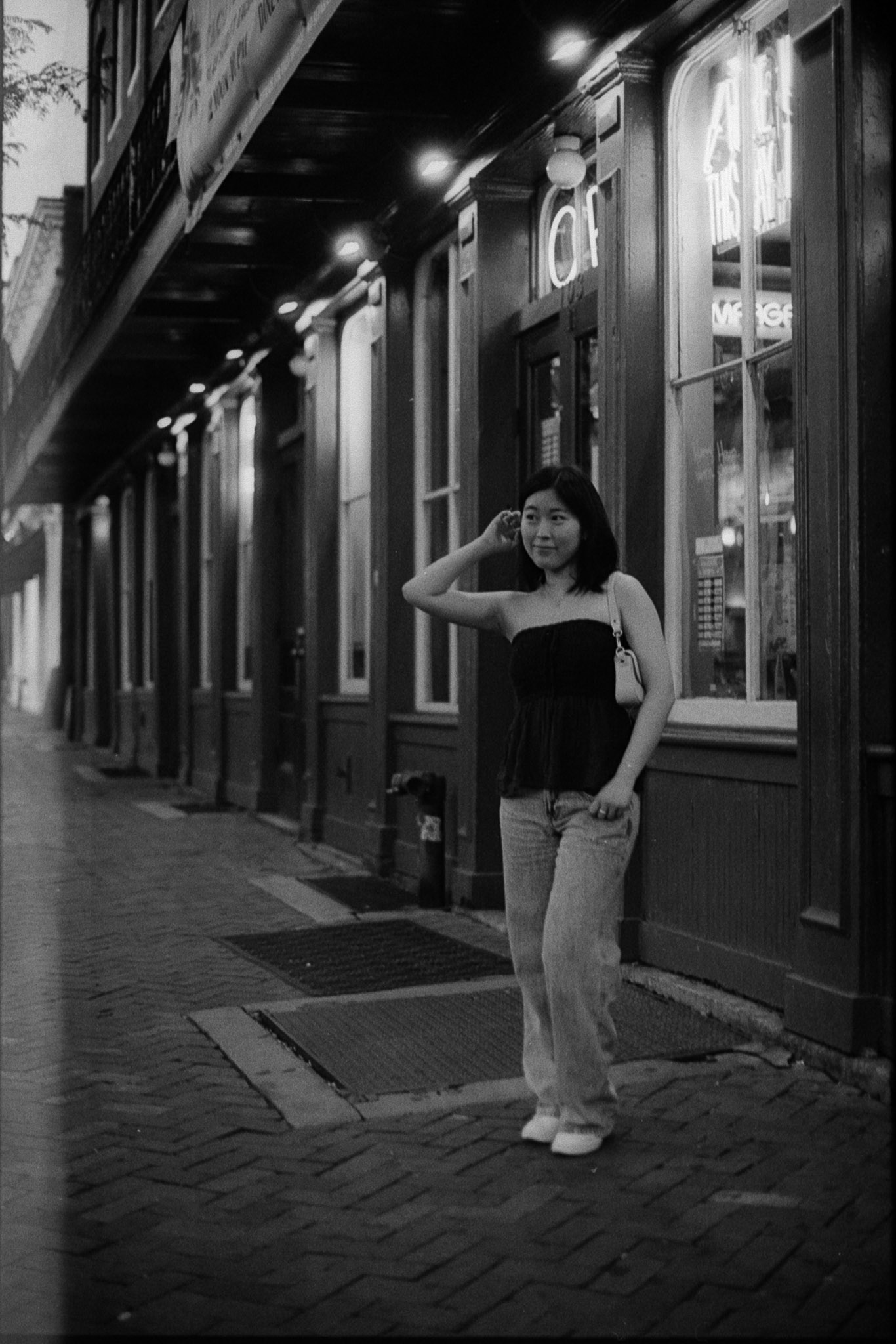 Kodak Tri-X 400 - Downtown atmosphere