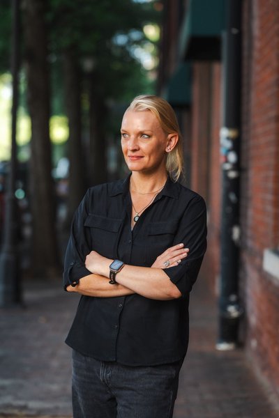 Tiffany's Studio Portrait/Headshot — portraits photography by Stephen Lawson
