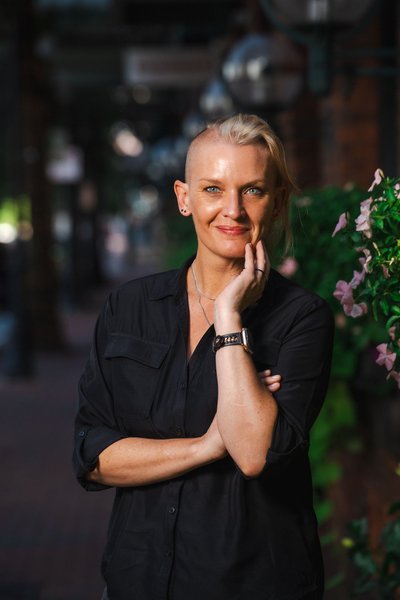 Tiffany's Studio Portrait/Headshot — portraits photography by Stephen Lawson