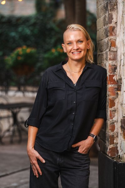 Tiffany's Studio Portrait/Headshot — portraits photography by Stephen Lawson